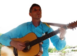 Noosa wedding singer Jonathan Anstock